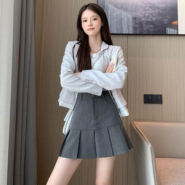 Black pleated skirt autumn 2025 new autumn winter design flask abdomen zipper high -waisted half body skirt A -line skirt