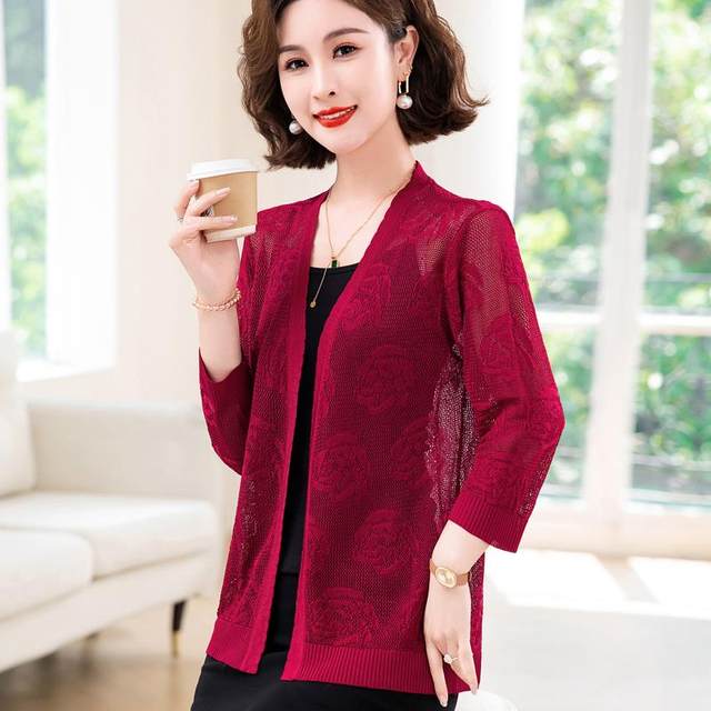 
Mom's summer clothes fashionable ice silk knitted cardigan hollow shawl jacket middle-aged and elderly women's sun protection air conditioning shirt top