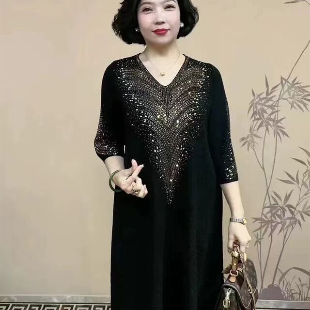 Autumn and winter high-end mother's wear V-neck knitted dress loose belly-covering large size mid-length sweater dress with three-quarter sleeves