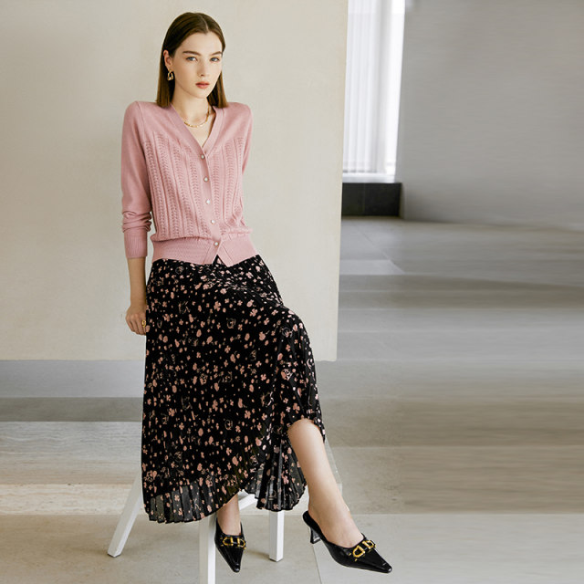 Black floral skirt for women in autumn 2025 new commuting versatile loose big swaying and slimming A-line long skirt