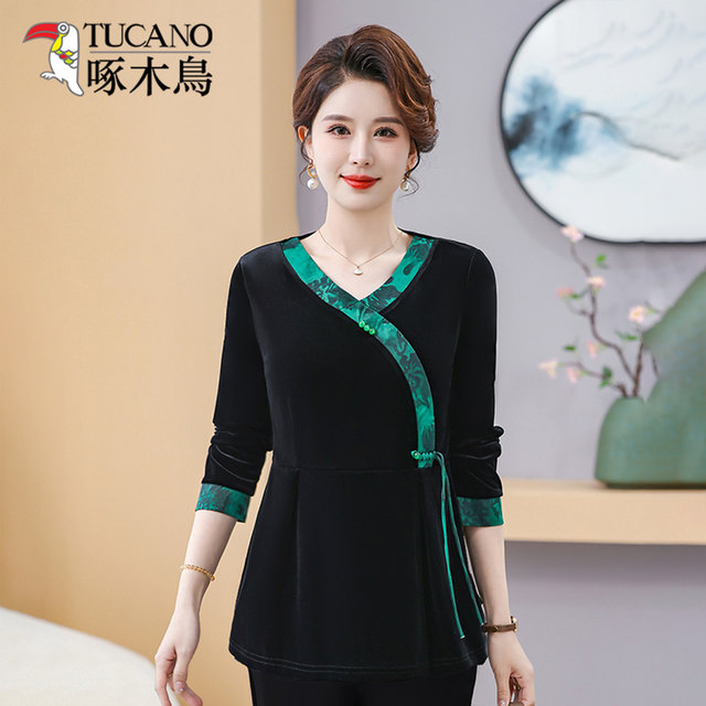 
Woodpecker's 2025 autumn and winter new V-neck velvet style shirt + 50-year-old mother's fashionable top for broad wife