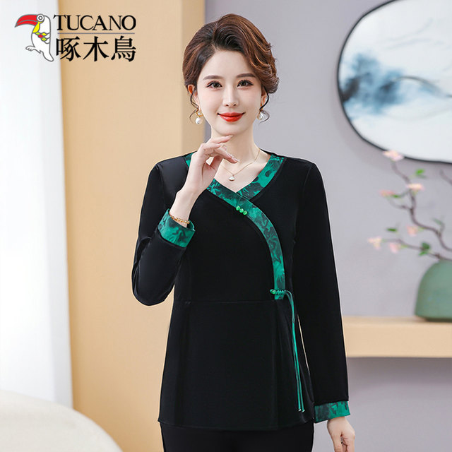 
Woodpecker's 2025 autumn and winter new V-neck velvet style shirt + 50-year-old mother's fashionable top for broad wife