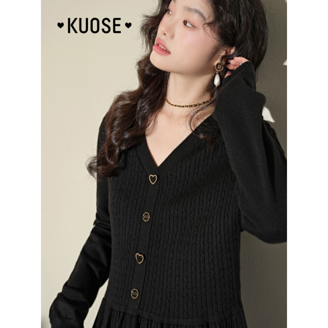 Wide -colored black knitted long -sleeved dress long skirt female 2024 autumn and winter new bottom bottom with sweater skirt