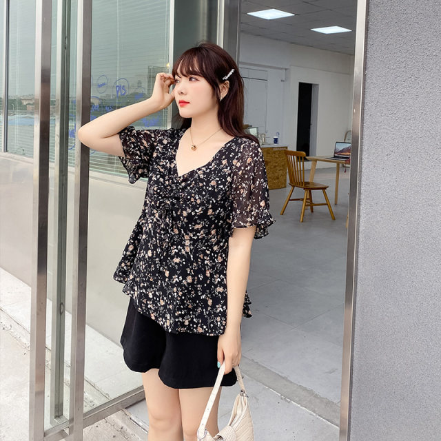 Large size fat sister top female 2023 summer new short -sleeved waist covering flesh, thin and lean mm broken flower chiffon shirt
