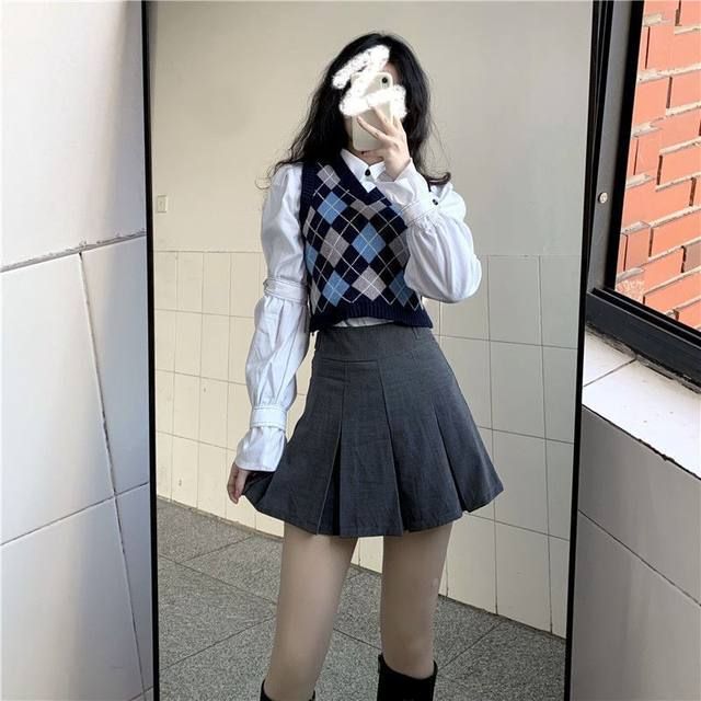 
Short skirt and women's 2025 Spring and Autumn New High Waist Small A-line Skirt Temperament Sweet and Versatile Pleated Skirt
