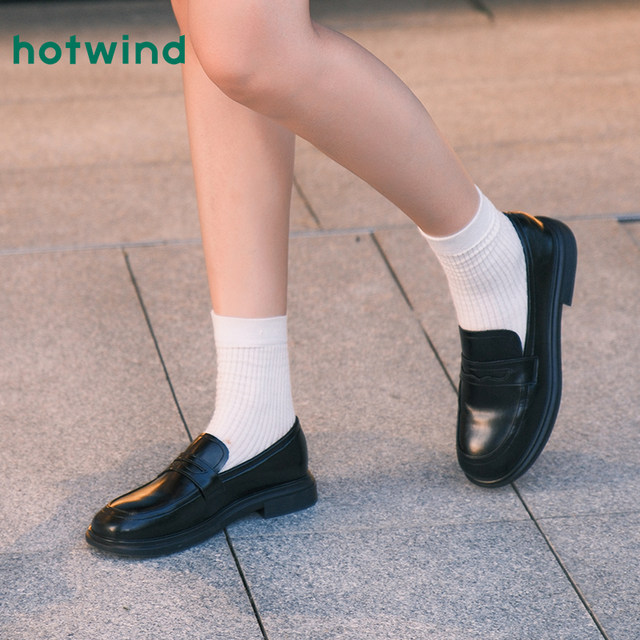 Hot-wind loafers women's 2025 autumn new soft sole shoes retro British style black leather shoes women's shoes