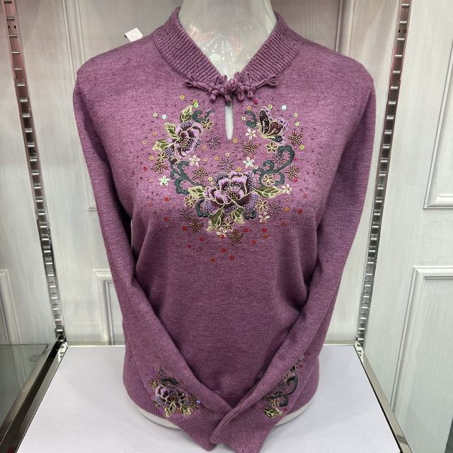 Red cheongsam collar embroidered knitted bottoming shirt mother's wear long-sleeved winter sweater middle-aged and elderly style thickened top