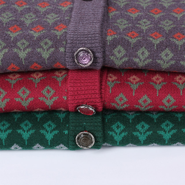 Middle-aged and elderly women's autumn cardigans 60 and 70 years old mother's sweater thickened old lady's wool coat grandma's top clothes