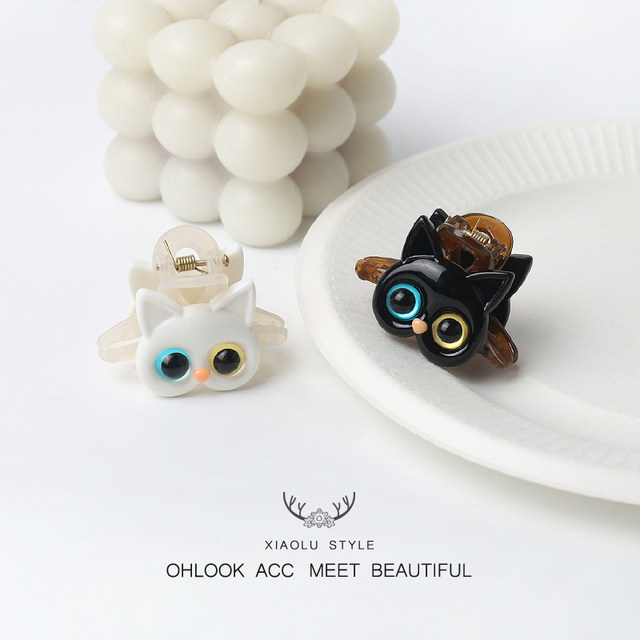Small black and white pupil cat grabbing the back of the back of the hair accessories personality cute hair grab shark clip card card card
