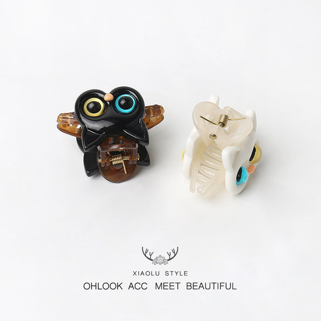 Small black and white pupil cat grabbing the back of the back of the hair accessories personality cute hair grab shark clip card card card
