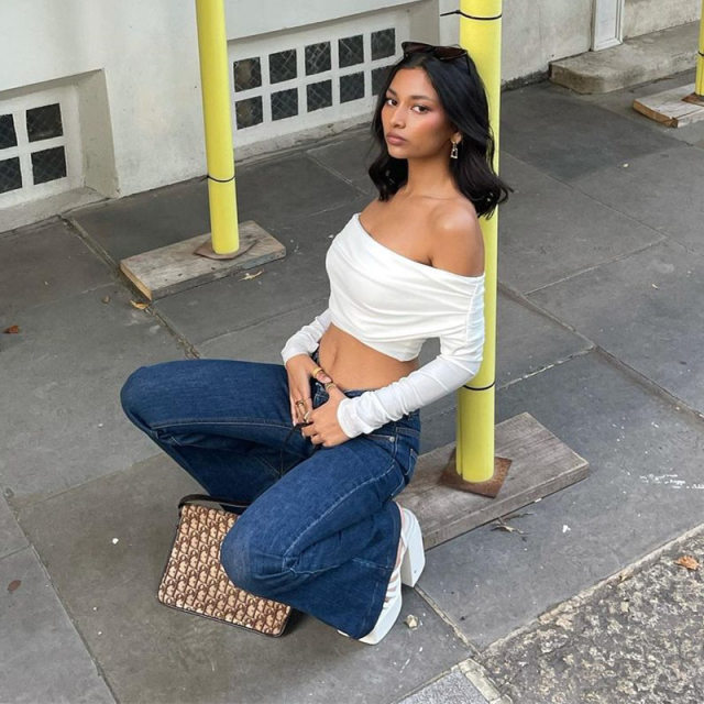 Transition sexy European and American style, light luxury women's long -sleeved long -sleeved off -shoulder T -shirt temperament, simple slim -fitting chest short shirt tide
