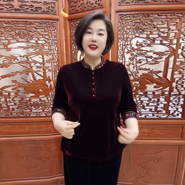 Re-tourist Chinese style mother wears velvet T-shirt 2025 spring new high-end embroidered stand-collar Chinese cheongsam shirt