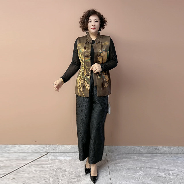 Re-tourism Chinese style mother wear horse clip pants set spring suit new Tang suit vest large size three-piece set old people
