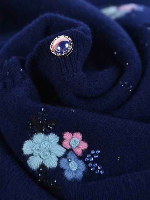 Middle-aged and elderly women 100% pure wool cardigan jacket fashionable mother large size sweater old lady sweater