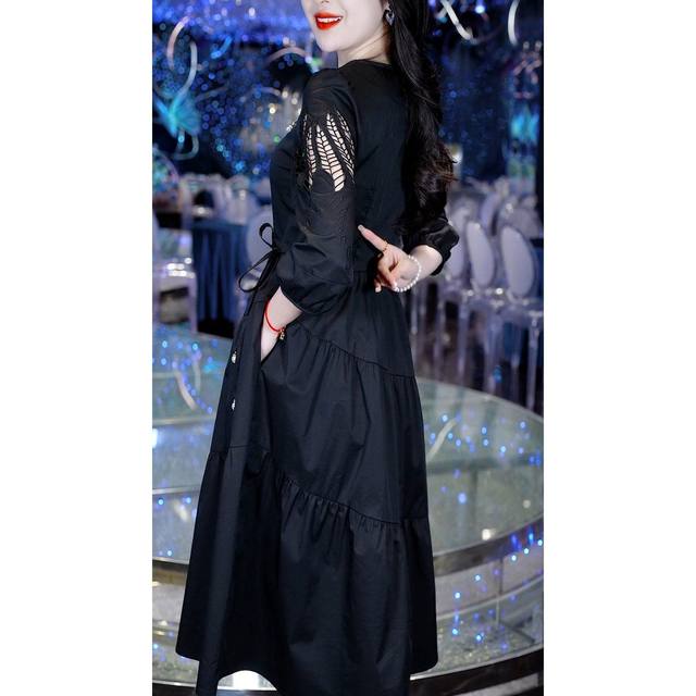 2025 Spring and Autumn New Large Size Seven-Cropped Sleeve Dress Women's Elegance V-neck Hollow Waist Slimming Mid-length Skirt
