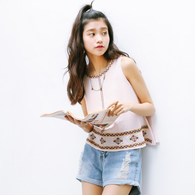 Summer sweet ethnic style wind embroidery printing round neck sleeveless vest vest girl loose chiffon shirt T -shirt top
