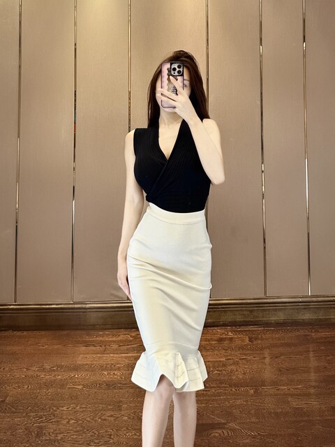 Sirui Korean temperament beauty cross vest temperament slim sexy V-neck versatile knitted sleeveless top T-shirt