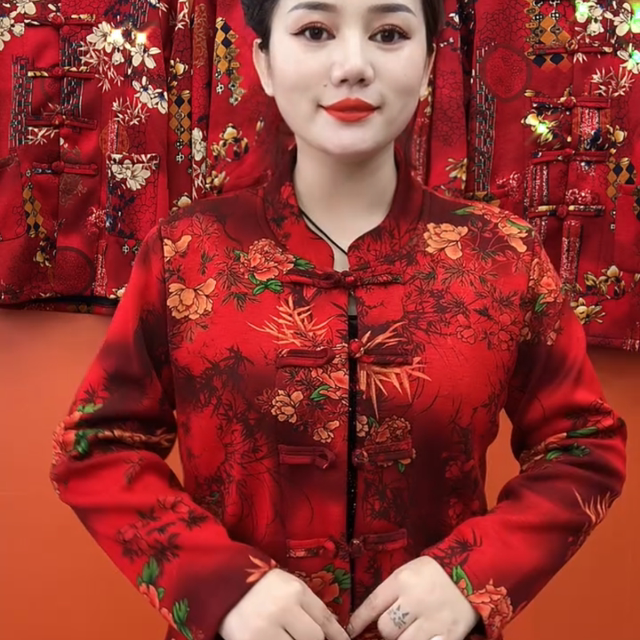 2024 new autumn and winter long-sleeved large flower plate button middle-aged and elderly velvet cardigans, fashionable, versatile, casual and comfortable tops for women