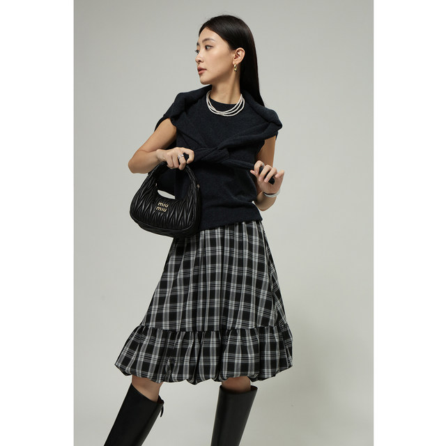FANLE STUDIOS Autumn and winter retro MIU style flower bud mid skirt high waist temperament casual A-line plaid skirt