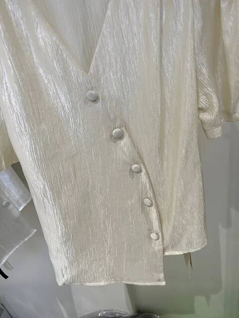 High-end V-neck slanted button short-sleeved shirt for women's summer 2025 new fashionable irregular lace-up waist-closing shirt top
