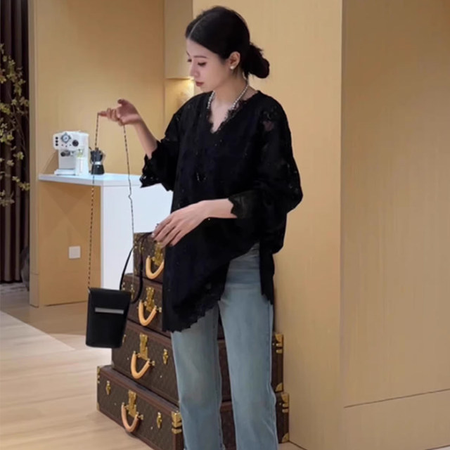 Black lace base shirt for women in mid-long autumn and winter hollow V-neck large-size split inner shirt loose lace top