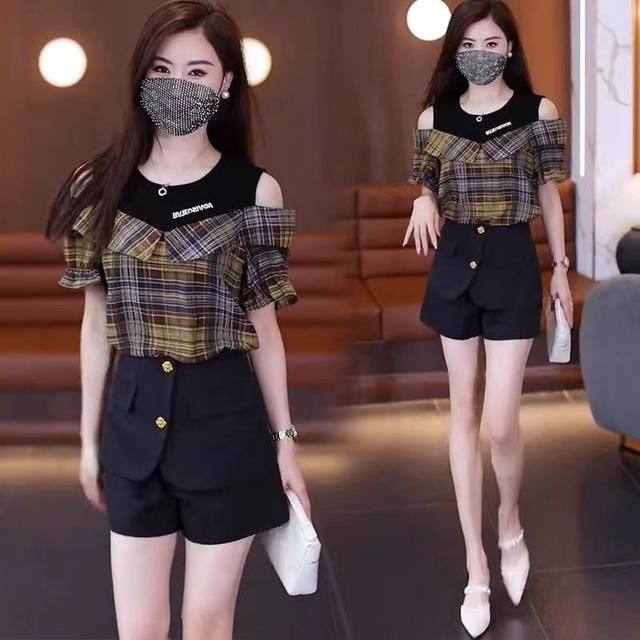 Large size design niche retro plaid short-sleeved shirt for women in summer fat girl fake two-piece spliced ​​off-shoulder top