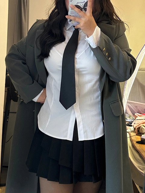Large size slightly fat MM waist white shirt female spring and summer design sense long -sleeved slim slimness, thin jk uniform hot girl top
