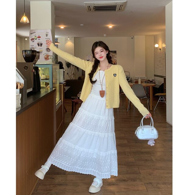 Xiaojijia large size women's spring new sweet white cake skirt lace spliced ​​hook flower a-line skirt skirt
