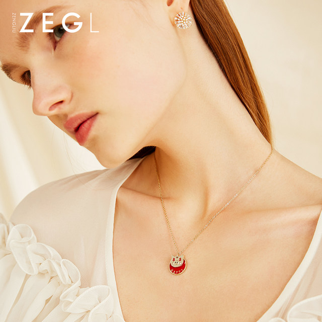 ZENGLIU2019 Year of the Year of the Nation Pig Necklace for Women's Clarbone Chain Pendant niche design Internet celebrity pig jewelry