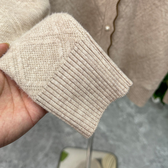 Mom's winter clothing fashionable fake two-piece bottoming shirt plus velvet thickened top fashionable middle-aged and elderly women's winter sweater middle-aged