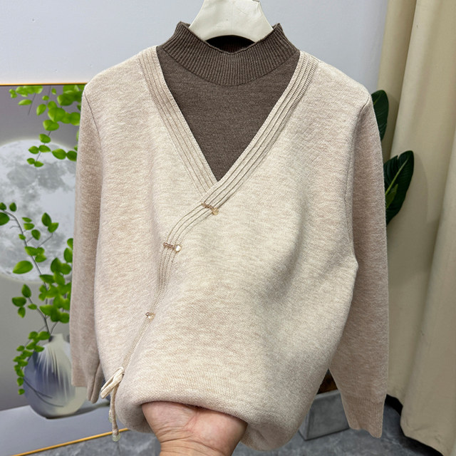 Mom's winter clothing, western-style velvet bottoming shirt, thickened fake two-piece sweater, fashionable middle-aged and elderly women's warm top, middle-aged