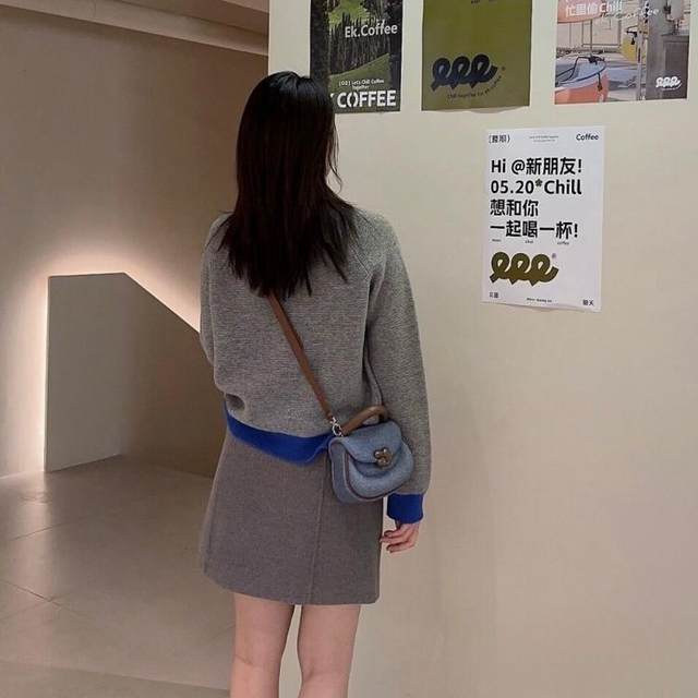 Gray high waist thin hair Model skirt women's autumn and winter A -line skirt temperament large size anti -free light skirt
