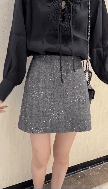 Iron diamond short skirt large size A-line skirt autumn and winter wool high waist slim hip cover skirt cover hips small fragrance skirt pants