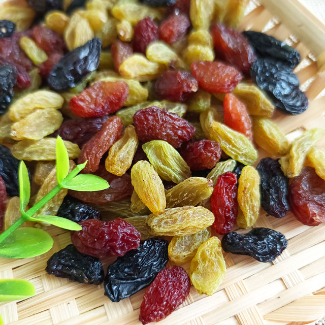 Raisins Xinjiang selected commercial baked high-quality three-color ...