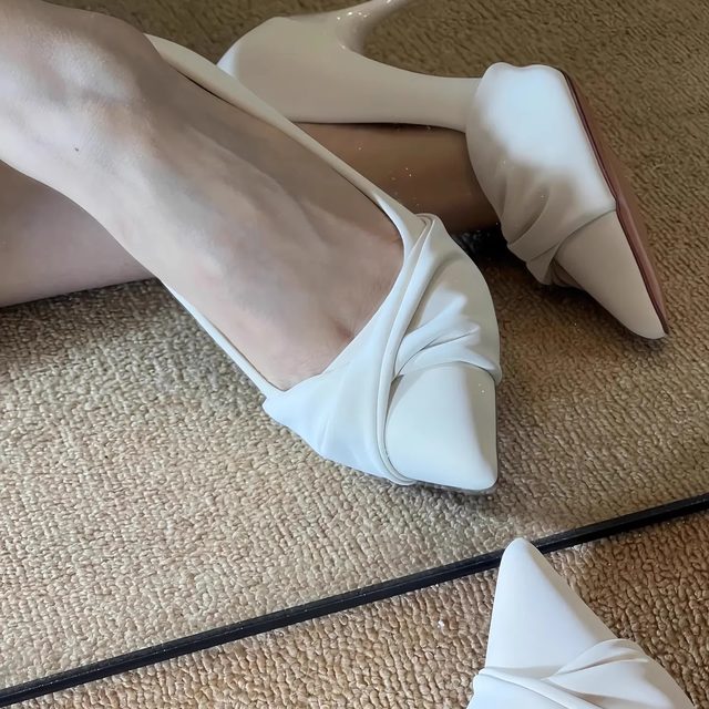 Royal sister style pleated beige high heels women's temperament high-end pointed-toe dress thin heels without tiring work shoes
