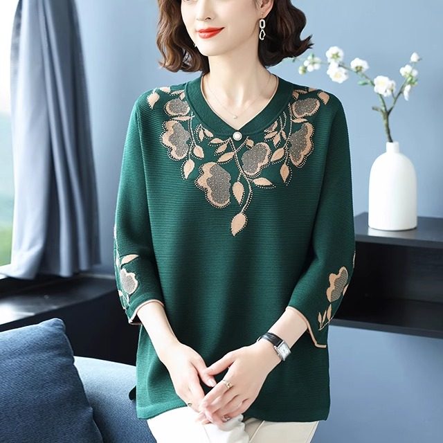 
Middle-aged and elderly women's clothing 2025 spring and summer new large size knitted tops, fashionable fat mothers, loose slimming ice silk T-shirts