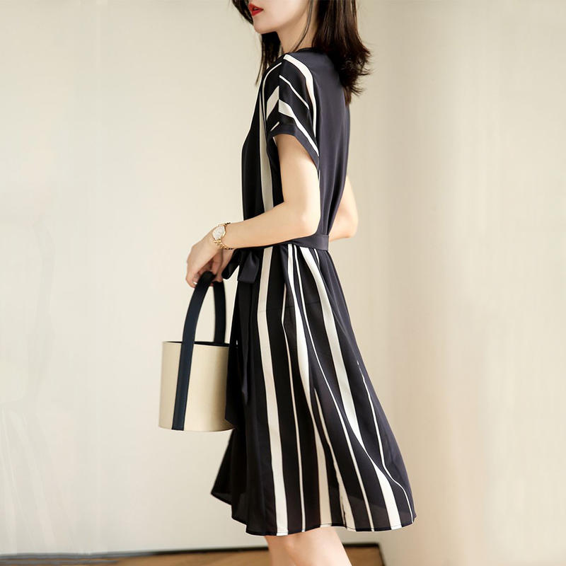裙子女夏天 真丝黑白条纹减龄收腰别致惊艳绝美腰带竖条纹 连衣裙