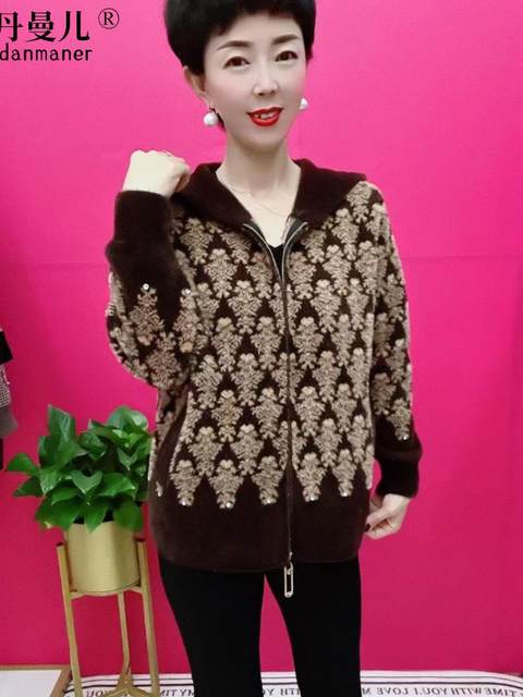 Middle -aged and elderly ultra -thick autumn and winter hairy coat snowflake pattern hooded zipper large size fashion mothers carry shirt
