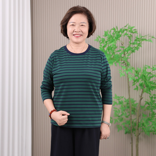 Middle-aged and elderly mothers wear spring and autumn striped T-shirt for women long-sleeved pure cotton grandma wear top large size loose elderly clothes
