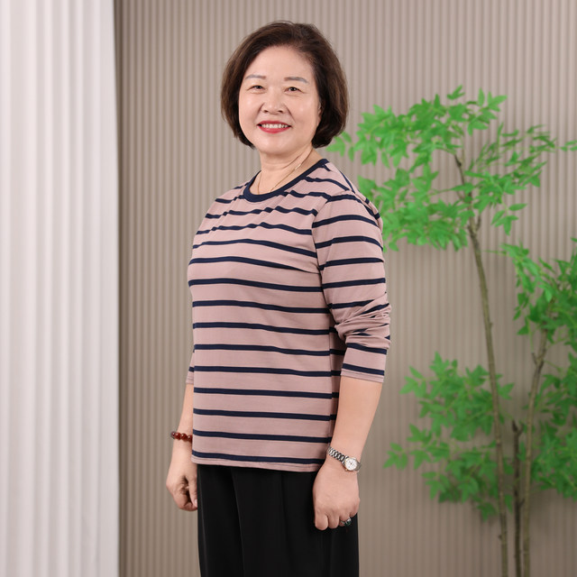 Middle-aged and elderly women's pure cotton autumn clothes fat mother high-elastic large-size loose striped base shirt spring and autumn long-sleeved home clothes