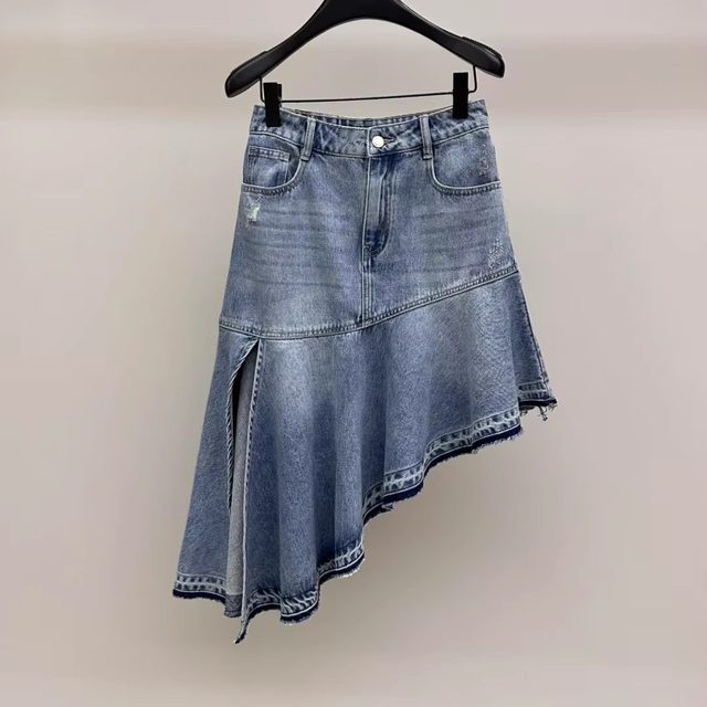 2025 summer new niche design high-waist slimming wash water and old versatile slit irregular denim skirt
