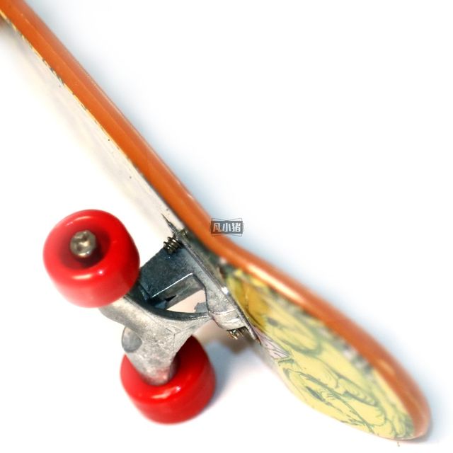 Creative alloy finger skateboard toy decompression mini set student gift fingertip dance frosted desktop fingertips for men and women