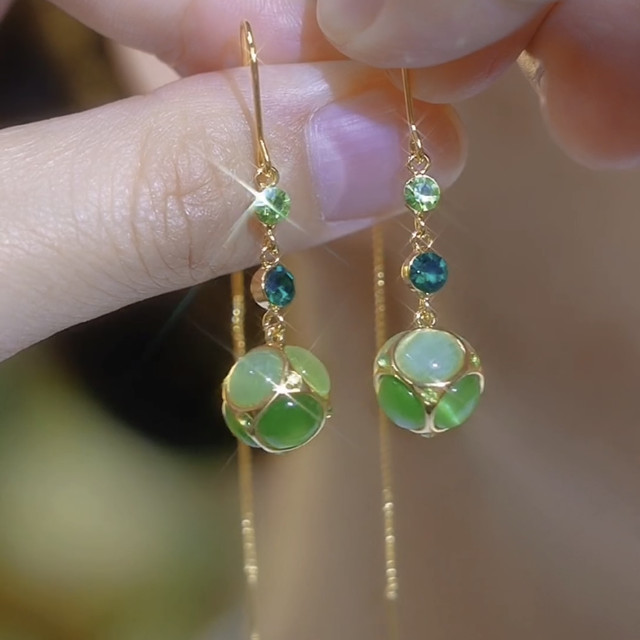 Green diamond-inlaid cat's eye stone hydrangea ear line light luxury temperament high-end earrings versatile long design anti-loss earrings