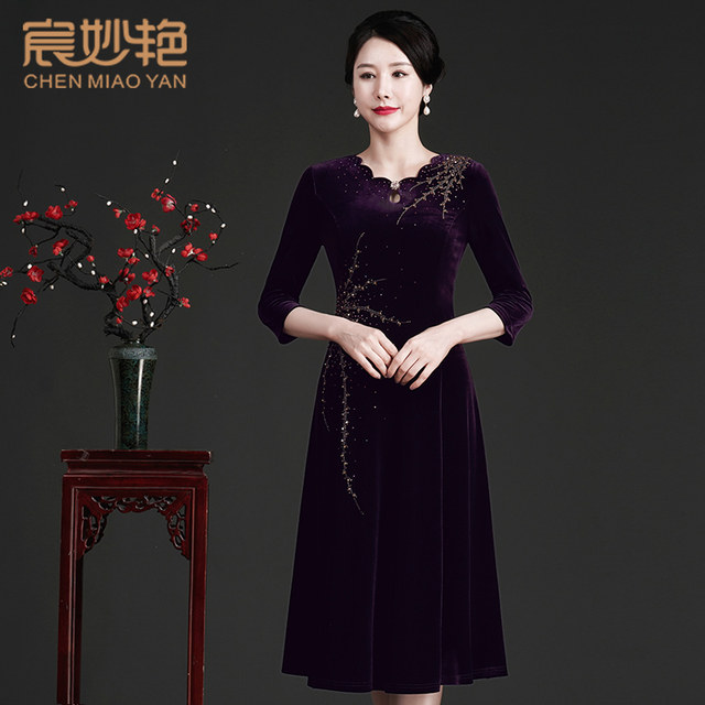 Chen Miaoyan mother's wear 2024 spring new style temperament velvet dress women's wedding banquet wear can be worn at ordinary times