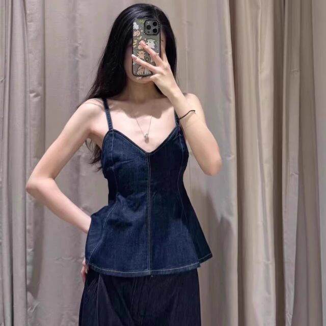 2025 spring new women's clothing, short wavy wide-swing V-neck thin suspender denim top 8197064
