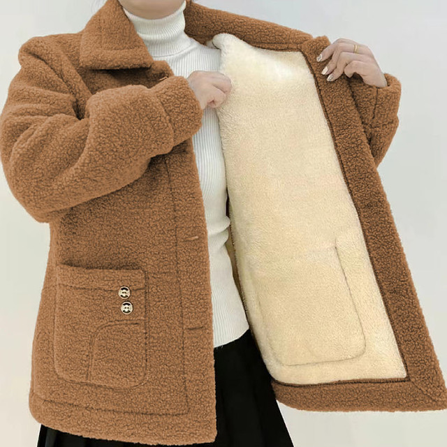 Lamb velvet coat for women in autumn and winter, loose large size plus velvet and thickening to keep warm, high-end mother's style foreign style coat top