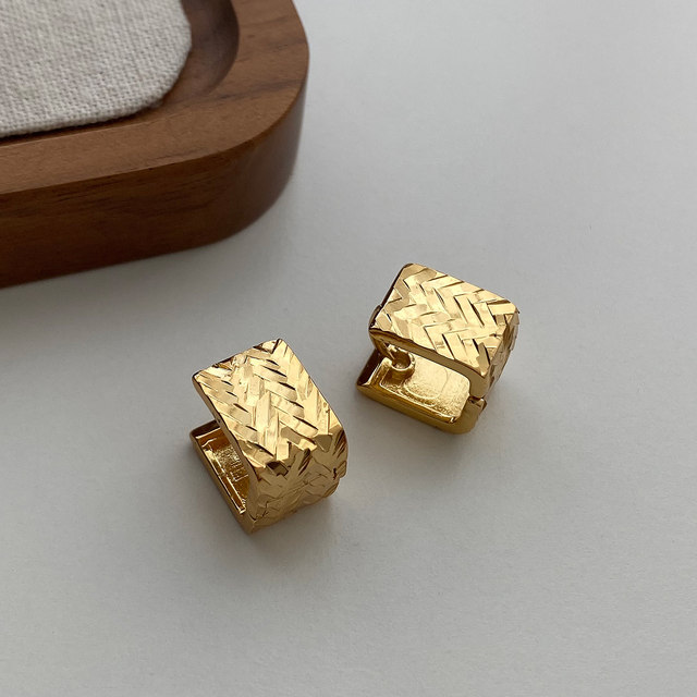 European and American retro rhombus woven pattern geometric square earrings niche design high-end earrings 2025 new style