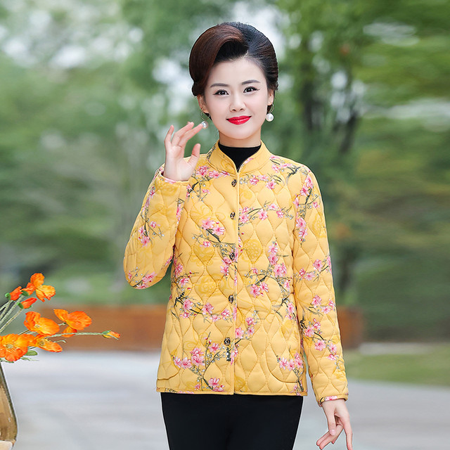 Middle-aged and elderly women's autumn and winter stand-up collar camel velvet cotton jacket thickened inside wearing mother grandma's cotton short cotton jacket
