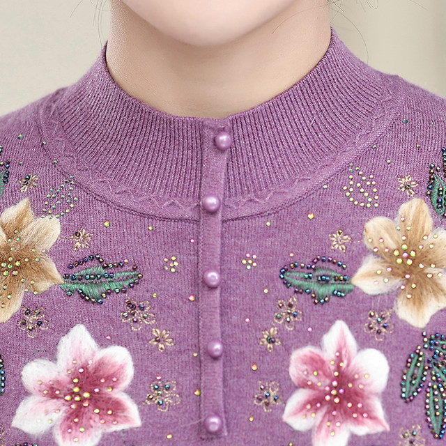 Autumn and winter mothers' integrated velvet embroidered sweater warm tops for middle-aged and elderly women plus velvet thickened knitted base shirt
