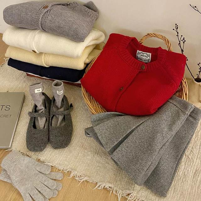 Clearance small person with a unique round neck cream yellow sweater cardigan for women's winter short thickened soft and glutinous style knitted jacket